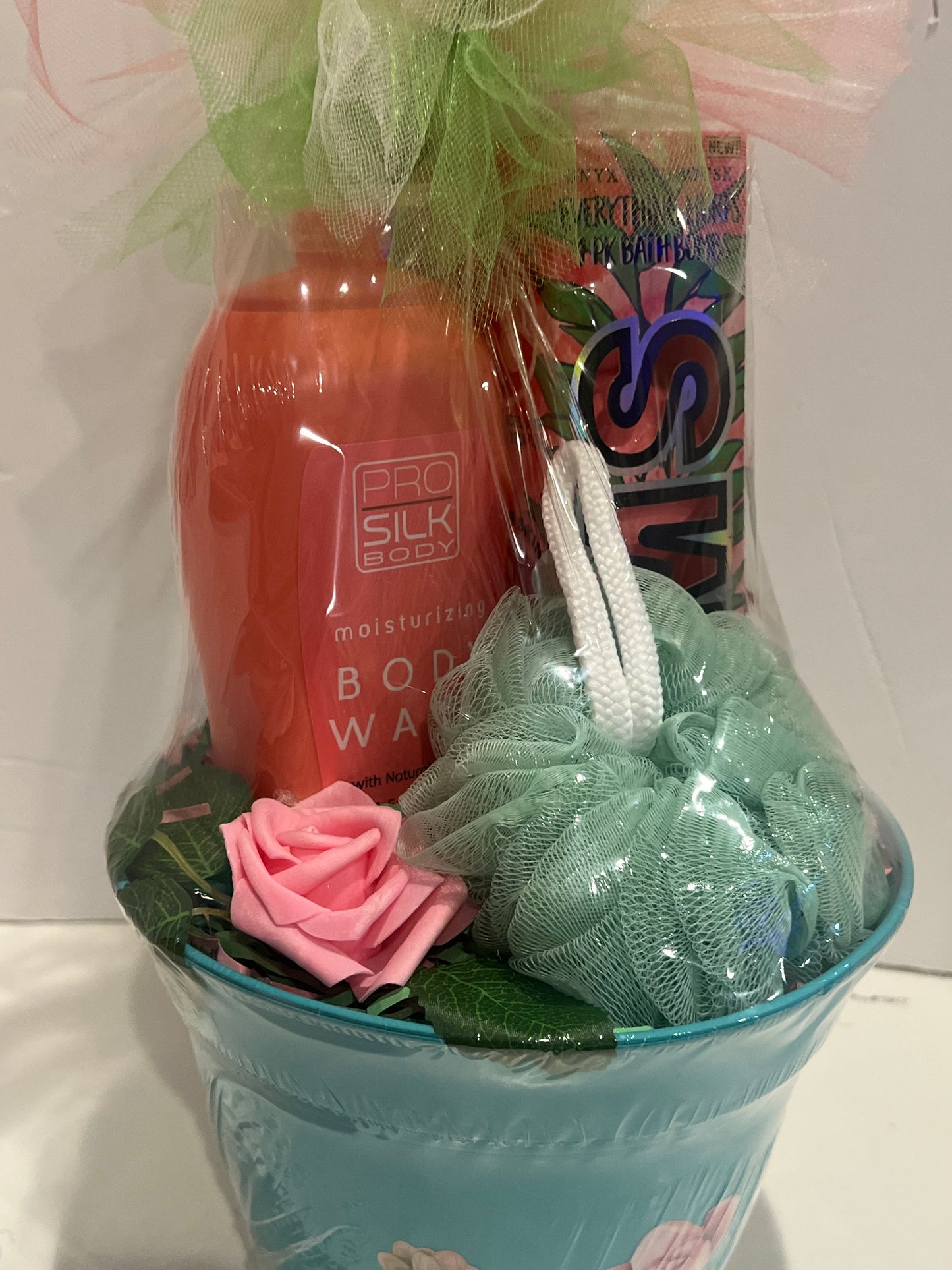 Floral Bliss Bath Gift Basket