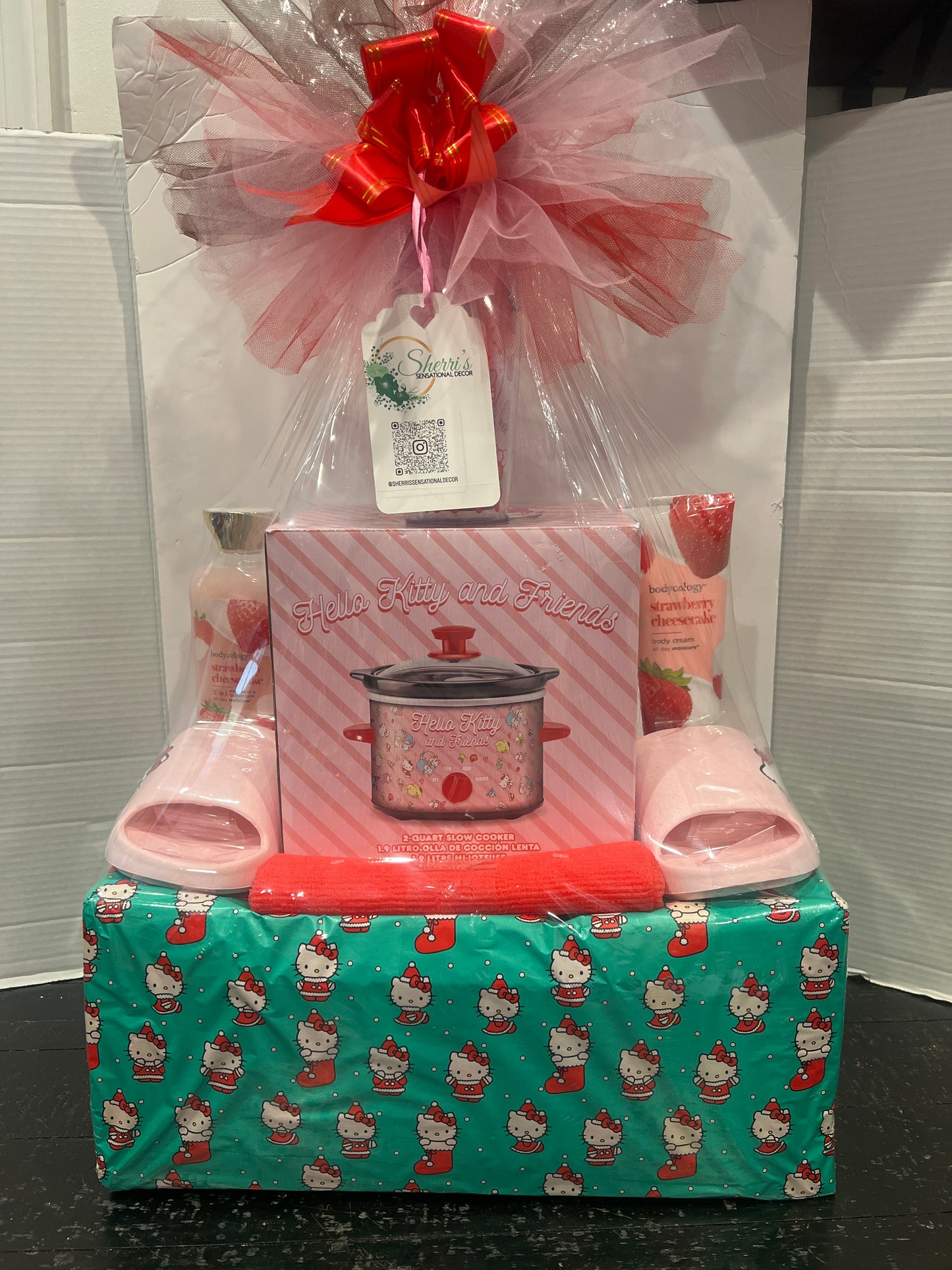 Pink/Green- Hello Kitty Slow Cooker with Slippers/Tumblers and Spa