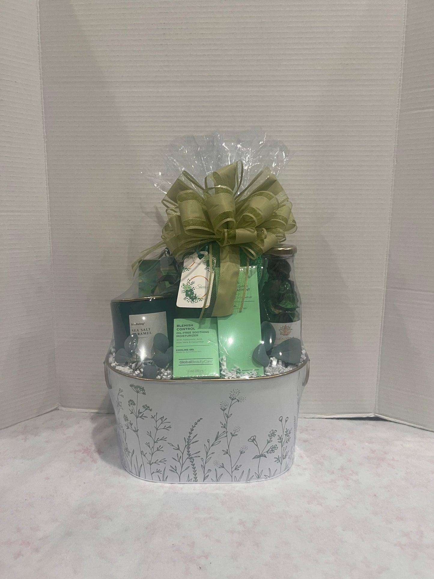 Holiday Spa Serenity Gift Basket – Eucalyptus and Jasmine Edition