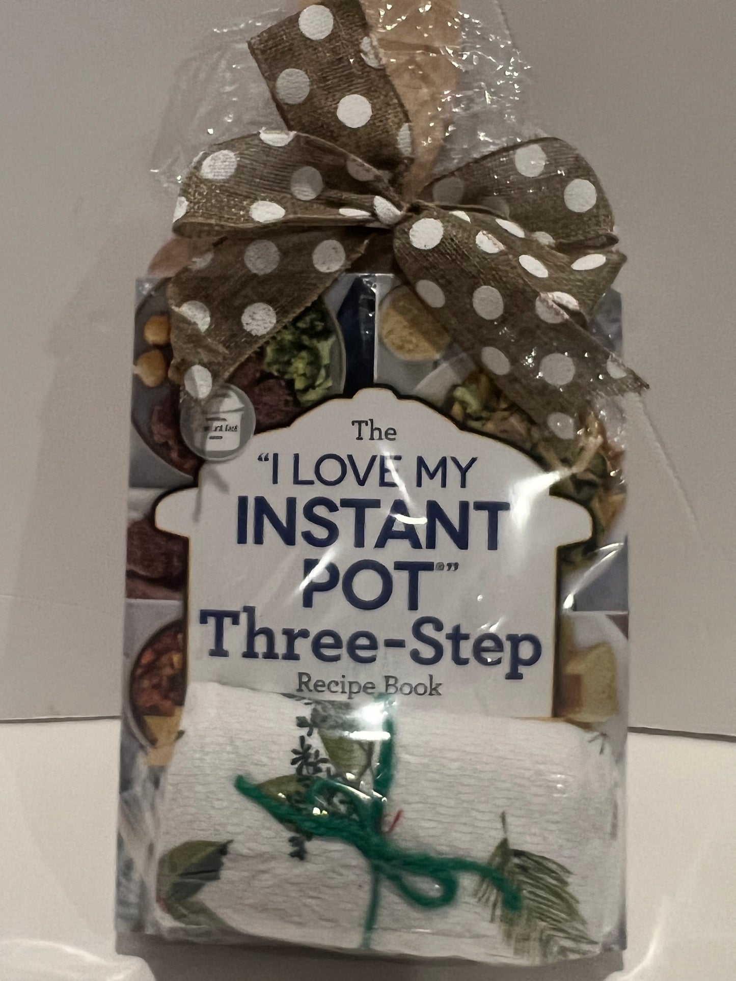 Chef’s Delight Cookbook Gift Set with Oven Mitt
