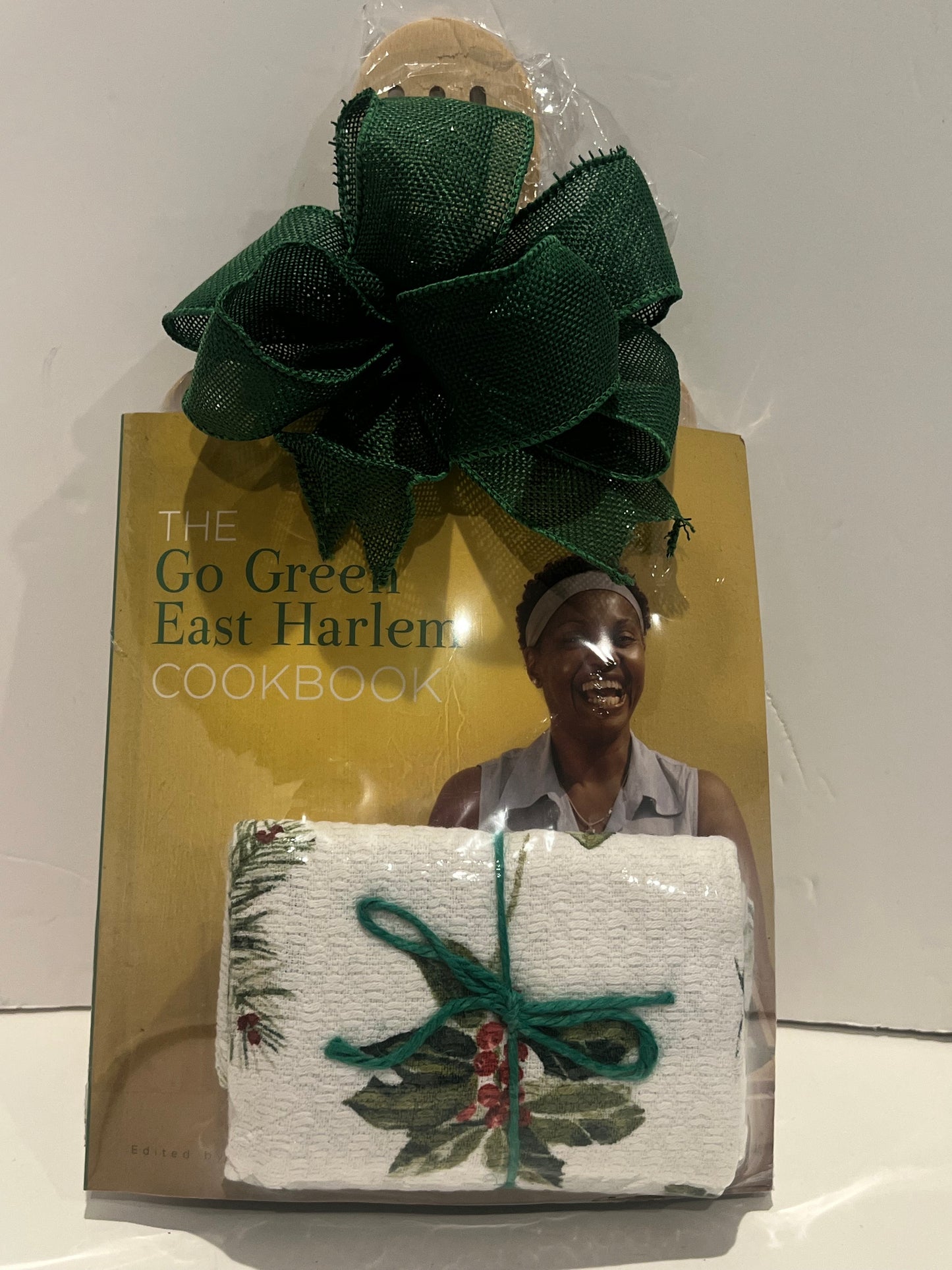 Chef’s Delight Cookbook Gift Set with Oven Mitt