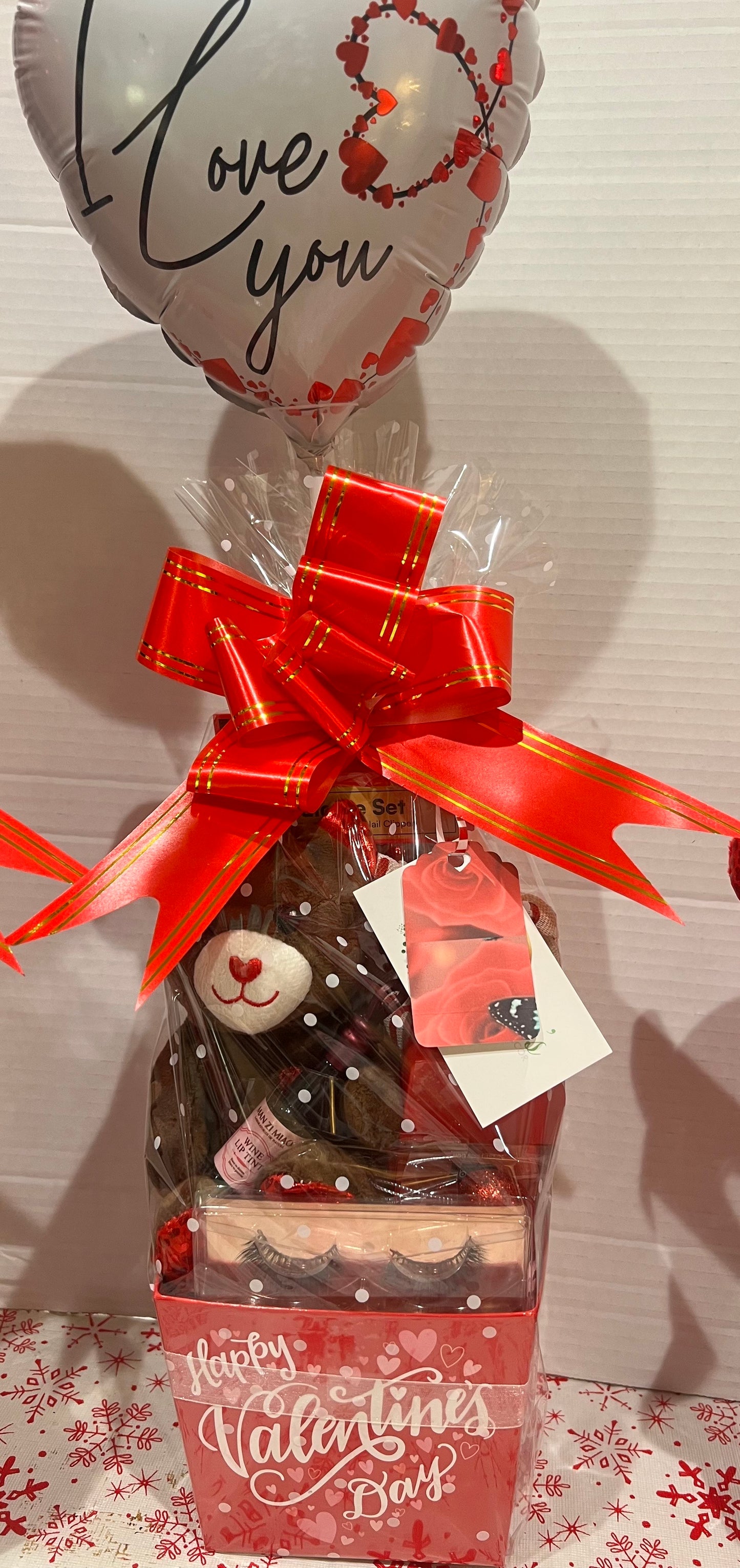 Valentine’s Beauty & Love Deluxe Gift Basket