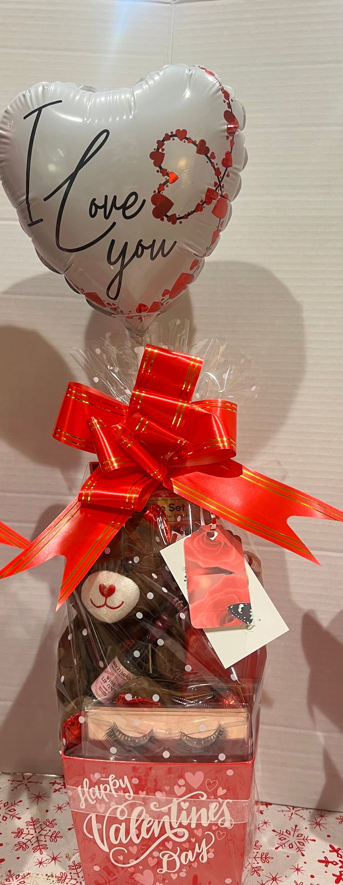 Valentine’s Beauty & Love Deluxe Gift Basket
