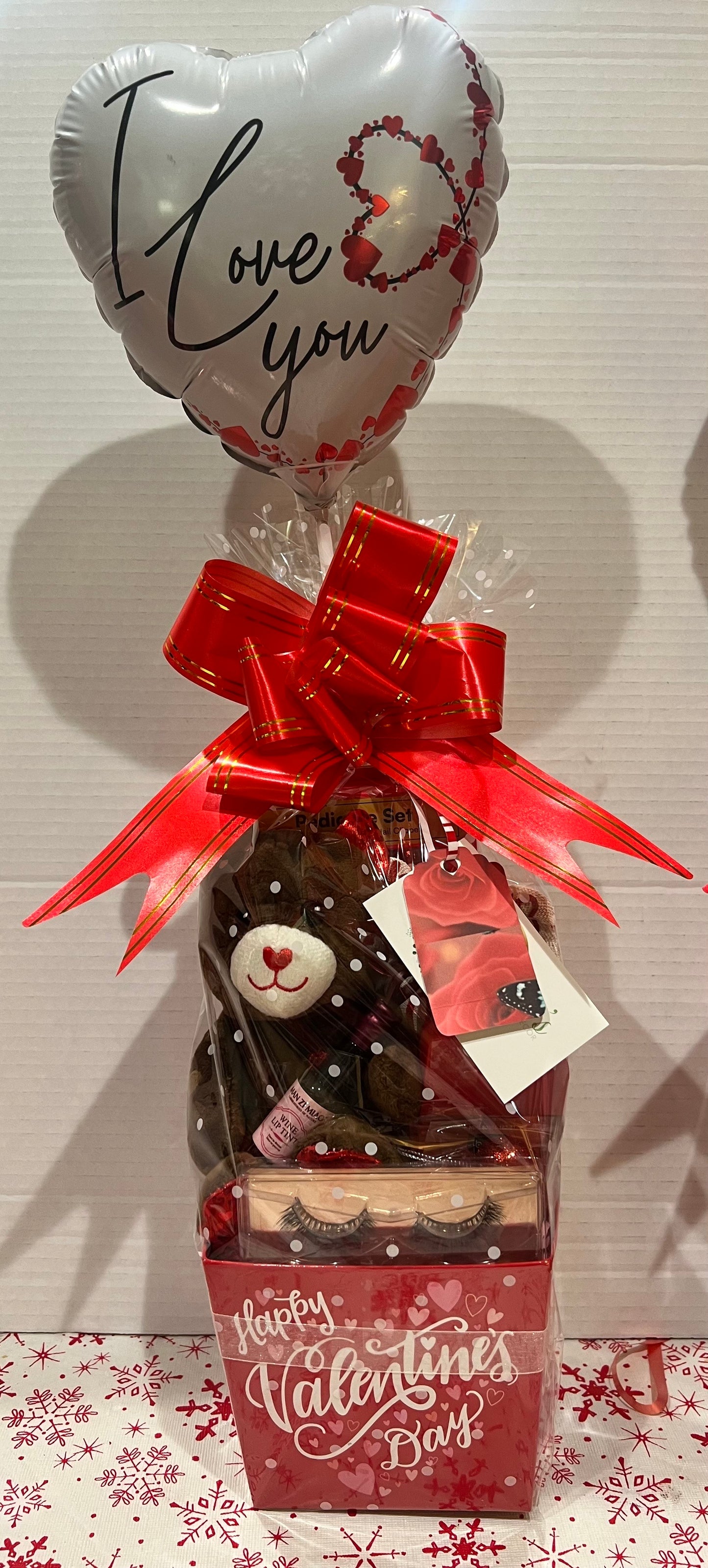 Valentine’s Beauty & Love Deluxe Gift Basket