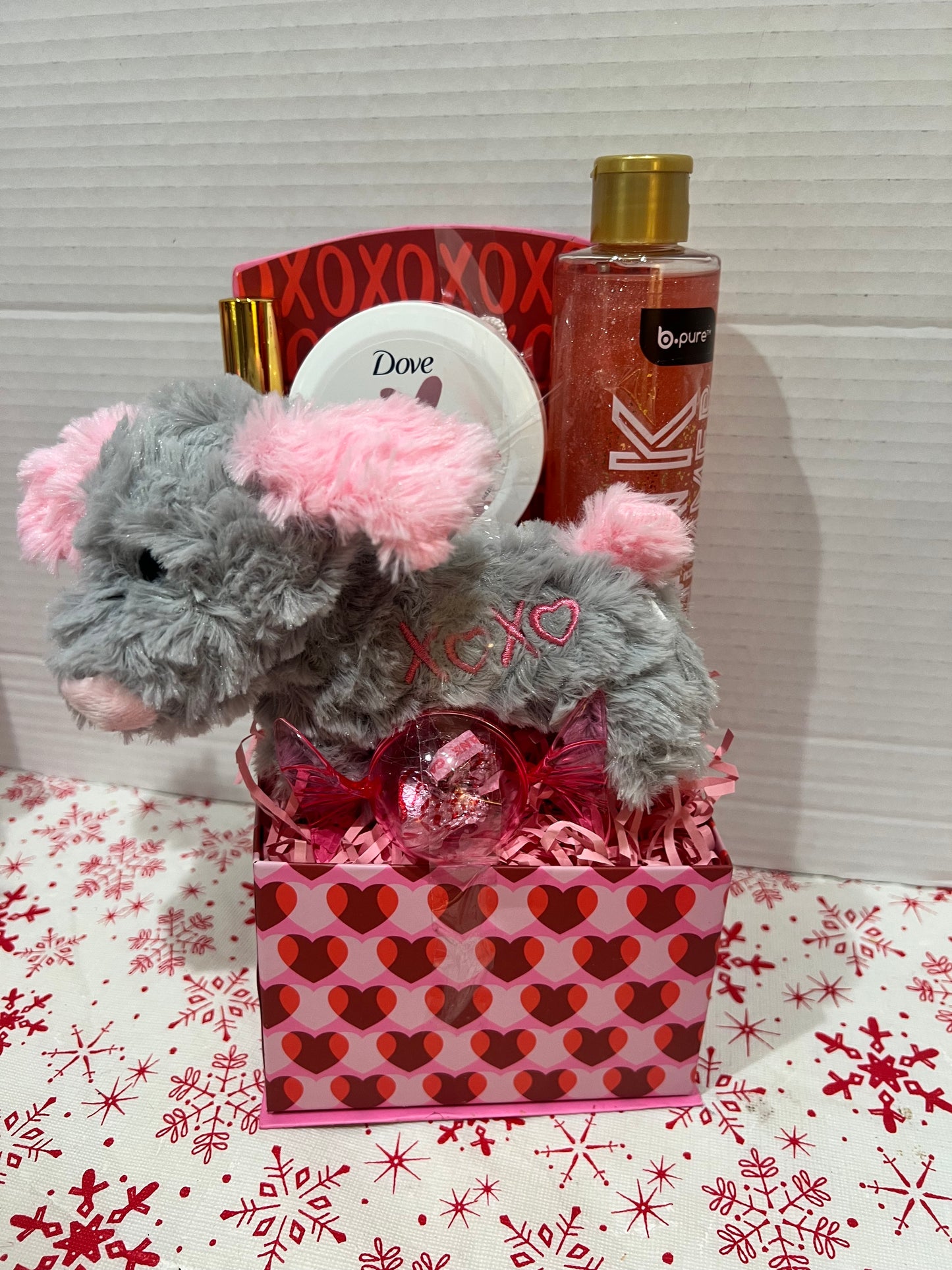 Valentine’s Beauty & Love Deluxe Gift Basket