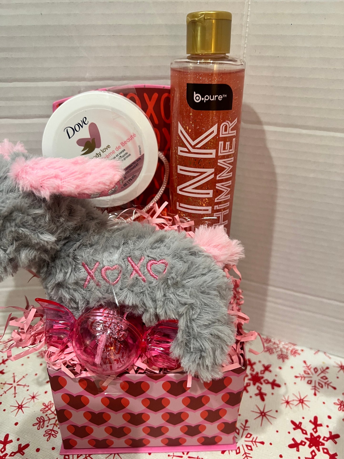 Valentine’s Beauty & Love Deluxe Gift Basket
