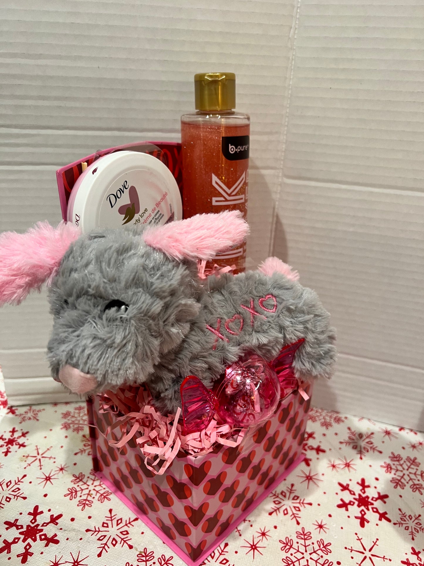 Valentine’s Beauty & Love Deluxe Gift Basket